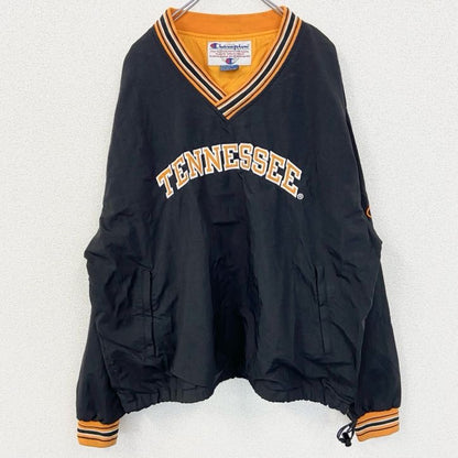 古着 used　Champion　チャンピオン　長袖カレッジナイロンプルオーバー　テネシー大学　ワッペン刺繍　黒　XLサイズ