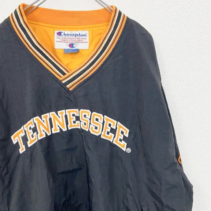 古着 used　Champion　チャンピオン　長袖カレッジナイロンプルオーバー　テネシー大学　ワッペン刺繍　黒　XLサイズ
