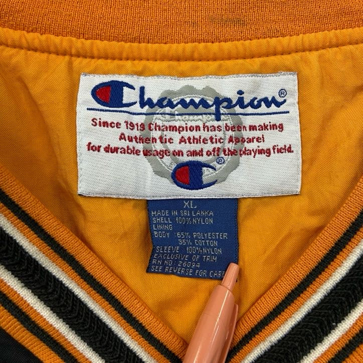 古着 used　Champion　チャンピオン　長袖カレッジナイロンプルオーバー　テネシー大学　ワッペン刺繍　黒　XLサイズ