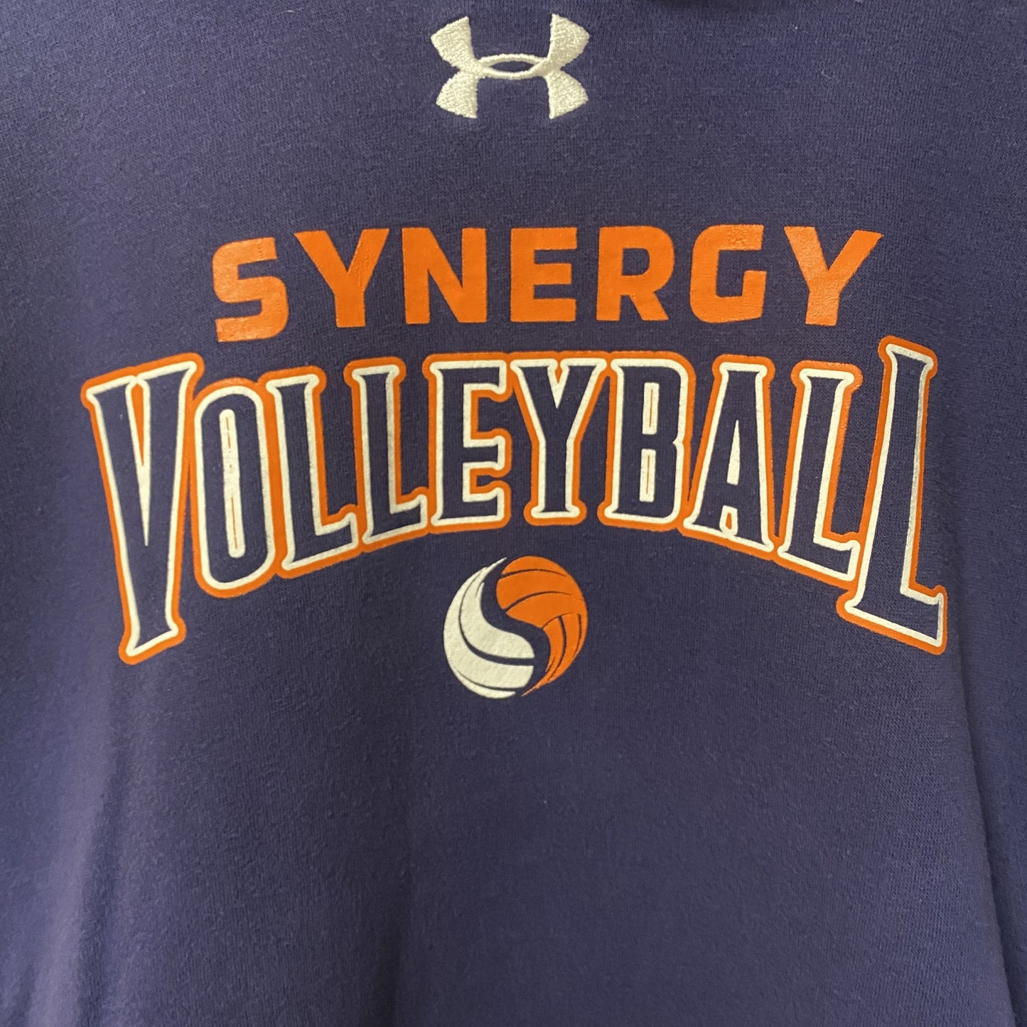 古着 used UNDER ARMOUR　長袖プリントデザインスウェット　フーディー　ネイビー　前ポケット　Ｌサイズ
