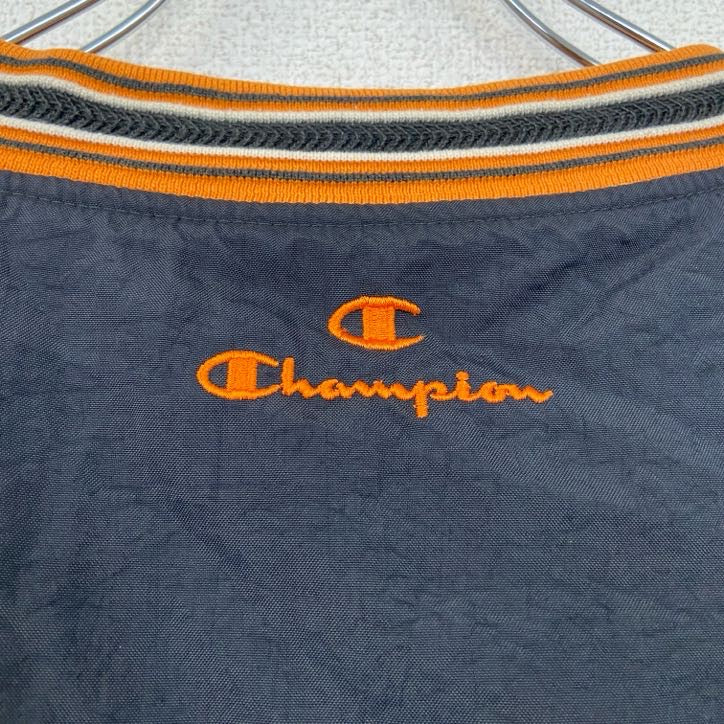 古着 used　Champion　チャンピオン　長袖カレッジナイロンプルオーバー　テネシー大学　ワッペン刺繍　黒　XLサイズ