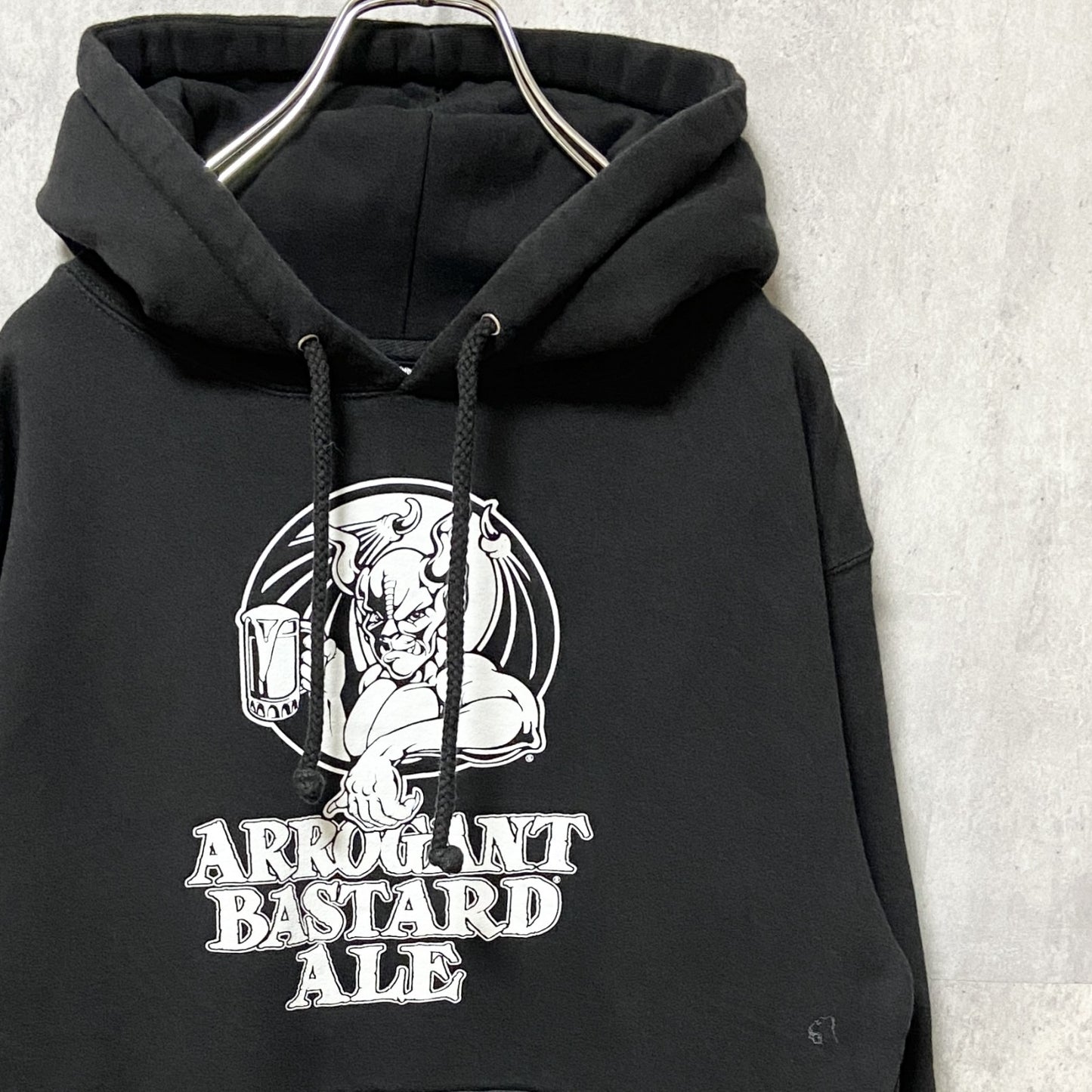 古着 used　ARROGANT BASTARD ALE　長袖プリントパーカー　バックプリント　黒　ブラック　レトロデザイン