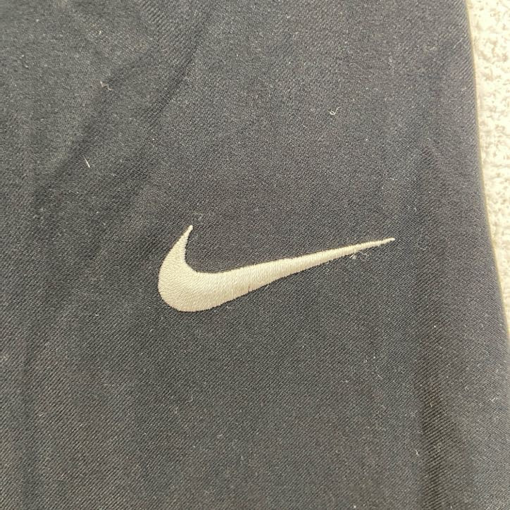 古着 used　NIKE GOLF　ナイキゴルフ　長袖ナイロンプルオーバー　ワンポイント刺繍　ヴィンテージ　黒　Lサイズ