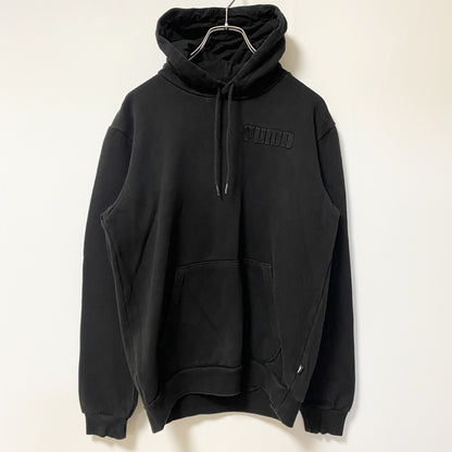 古着 used PUMA プーマ　長袖ワンポイントロゴデザインパーカー　フーディースウェット　黒　シンプル　Sサイズ