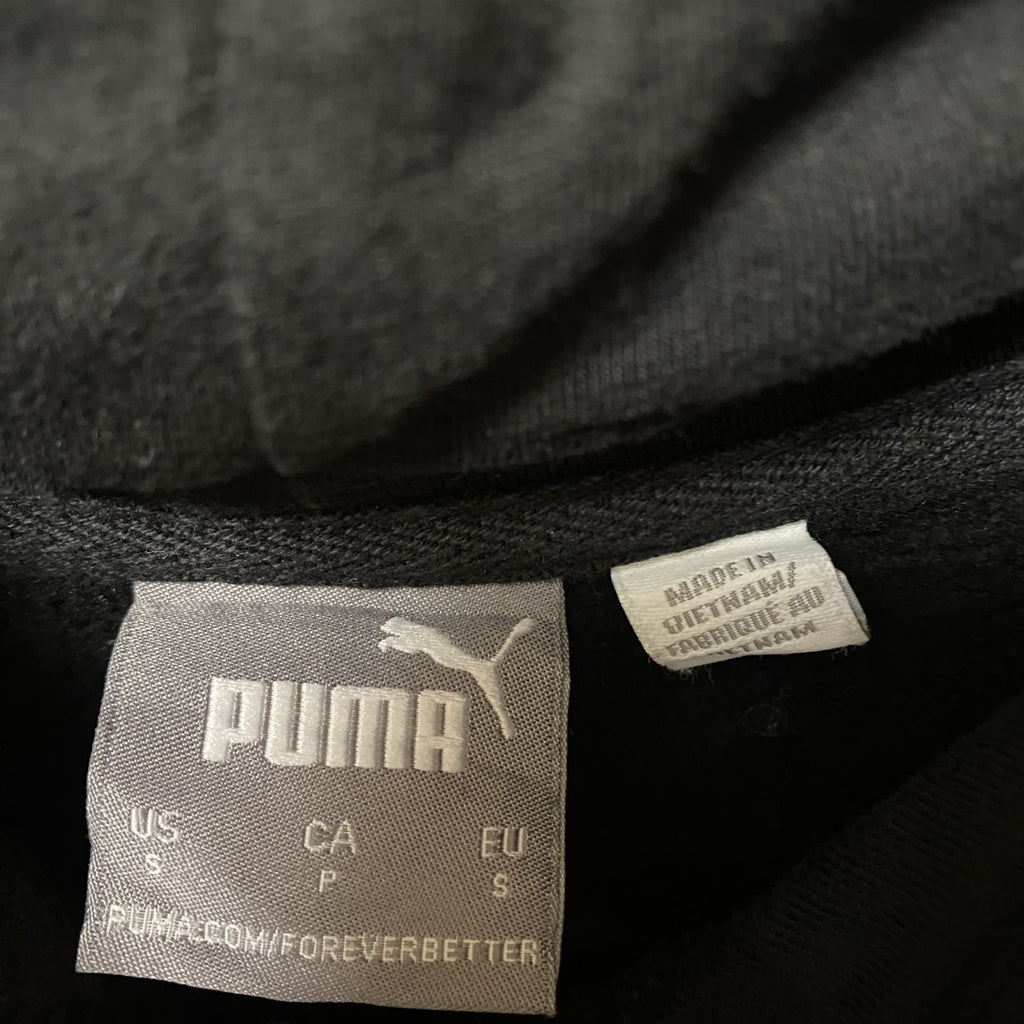 古着 used PUMA プーマ　長袖ワンポイントロゴデザインパーカー　フーディースウェット　黒　シンプル　Sサイズ
