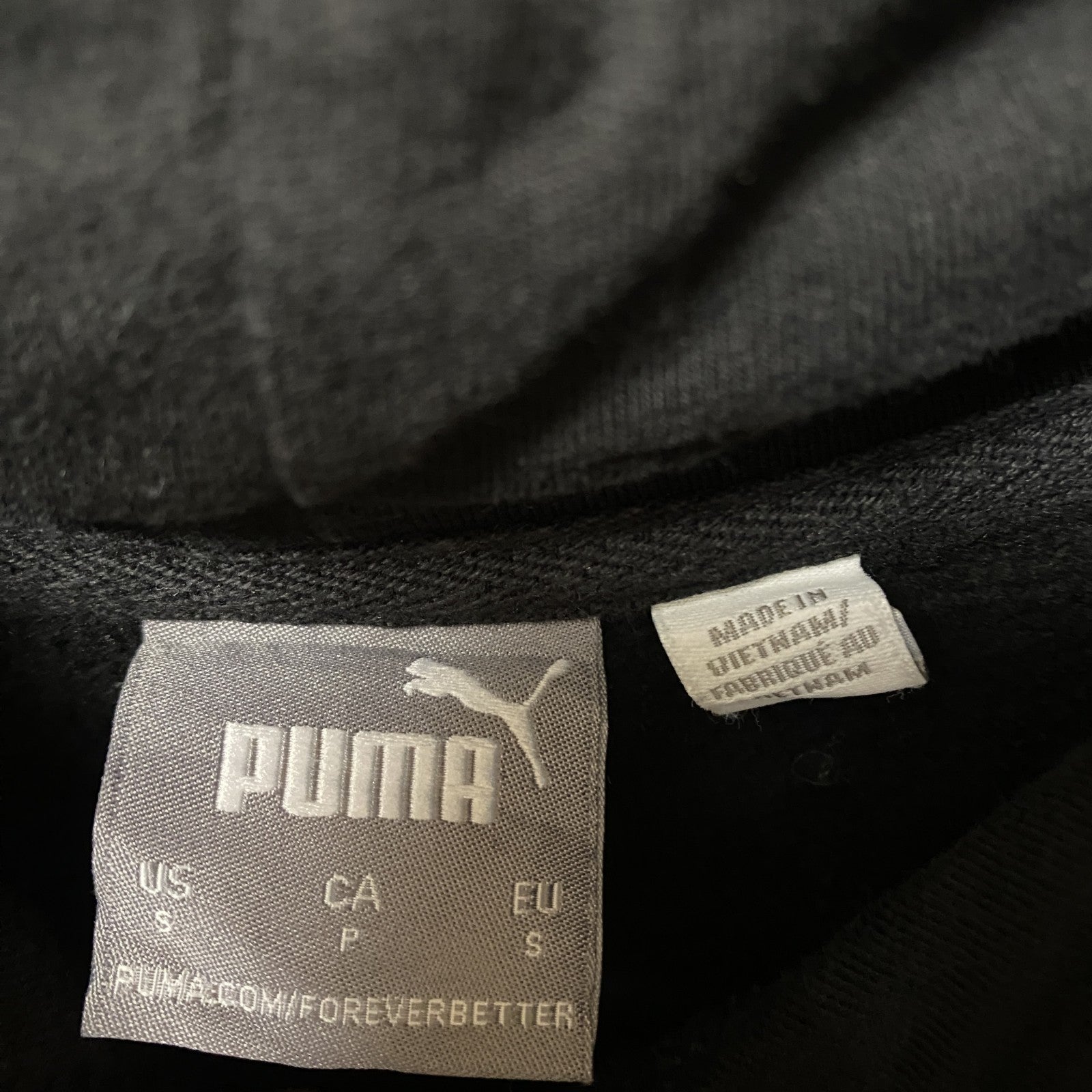 古着 used PUMA プーマ　長袖ワンポイントロゴデザインパーカー　フーディースウェット　黒　シンプル　Sサイズ