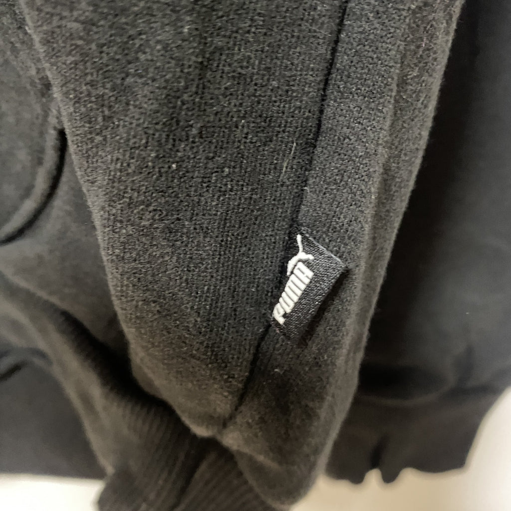 古着 used PUMA プーマ　長袖ワンポイントロゴデザインパーカー　フーディースウェット　黒　シンプル　Sサイズ