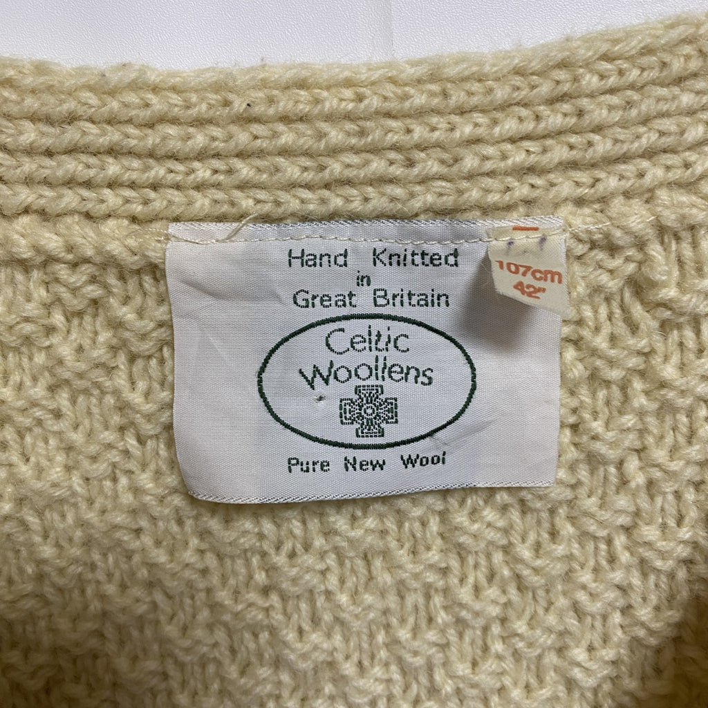 古着 used　英国製　Celtic Woollenes　長袖フィッシャーマンニットカーディガン　厚手Vネックセーター　白　秋冬服