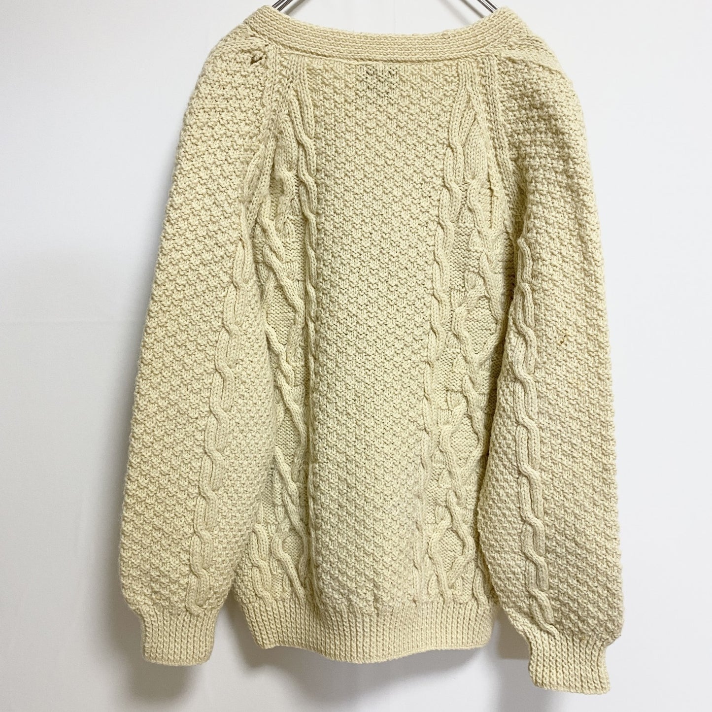 古着 used　英国製　Celtic Woollenes　長袖フィッシャーマンニットカーディガン　厚手Vネックセーター　白　秋冬服
