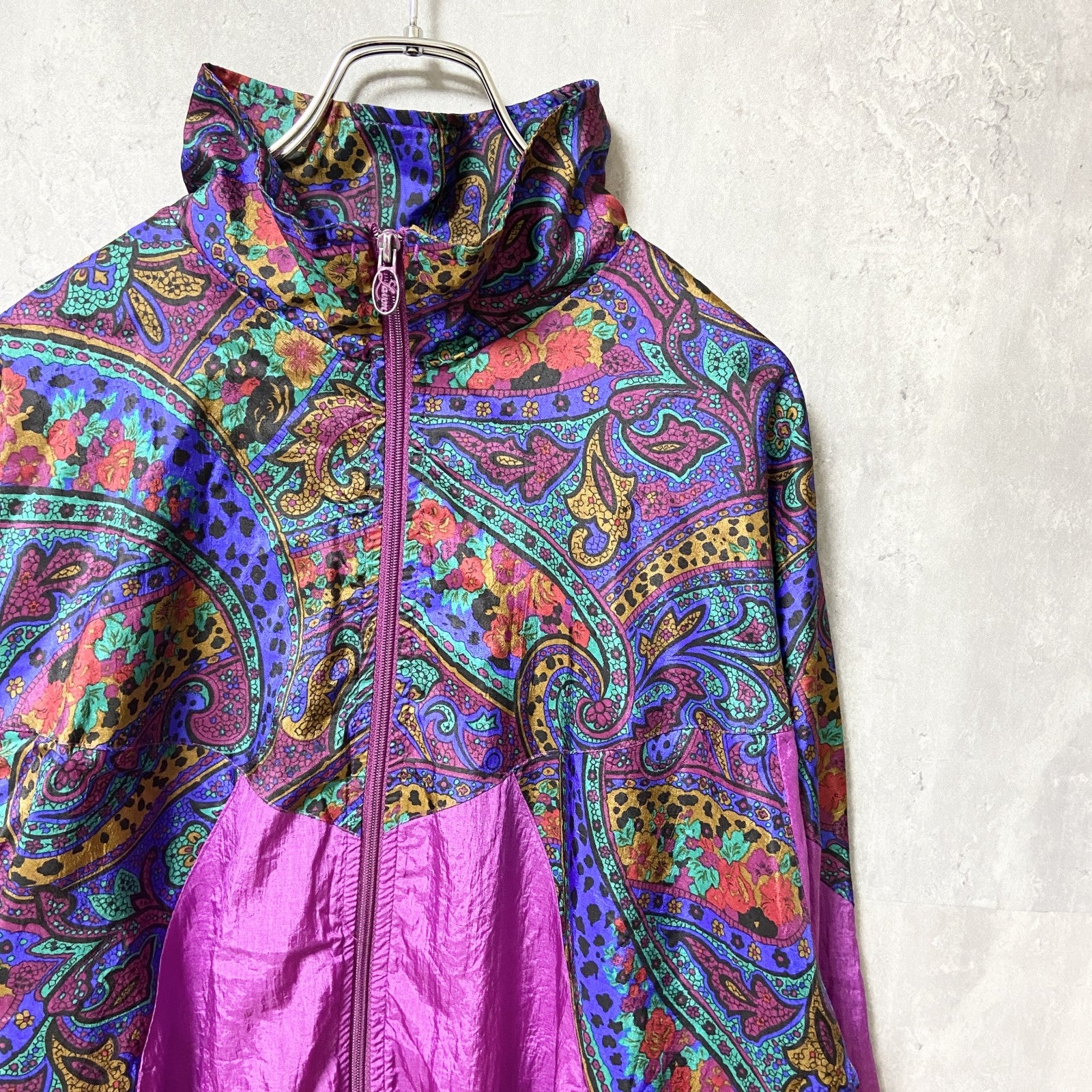 古着 used　LAVON　長袖ナイロンジャケット　デザインブルゾン　ペイズリー柄　派手柄　ハイネック　Lサイズ