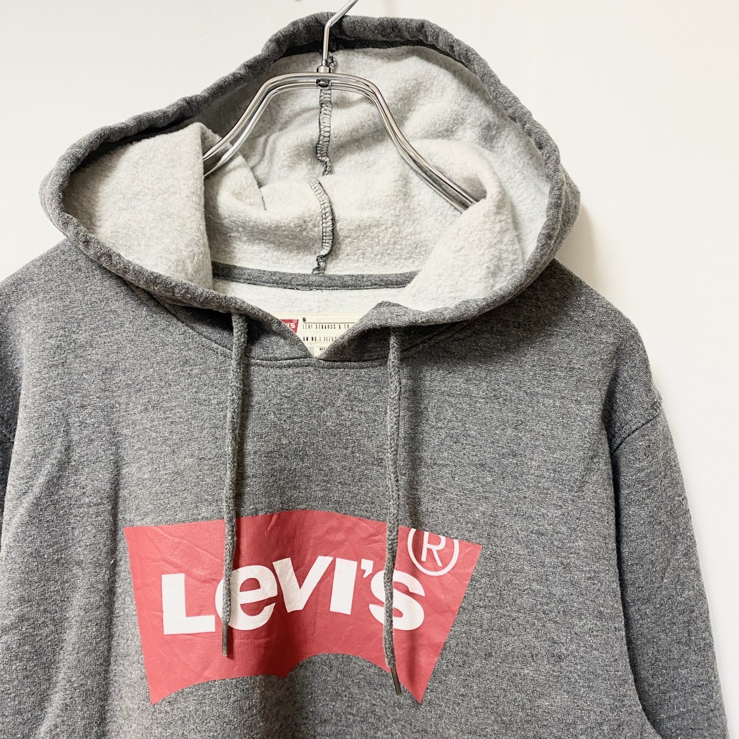 古着 used Levi’s リーバイス　長袖ビックポイントロゴデザインパーカー　フーディースウェット　グレー　Mサイズ