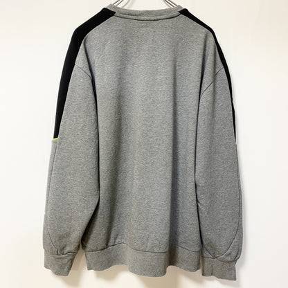 古着 used　PUMA プーマ　長袖フロントデザインスウェット　トレーナー　クルーネック　グレー　カジュアル　Mサイズ