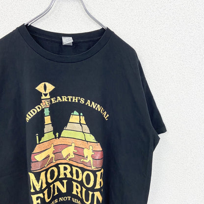 GILDAN　ギルダン　半袖プリントTシャツ　アーチプリント　MORDOR FUN RUN　黒　ブラック　2XLサイズ