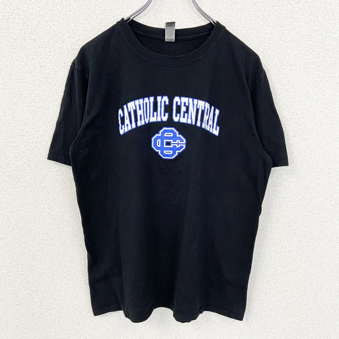 古着 used　GILDAN ギルダン　半袖クルーネックプリントTシャツ　CATHOLIC CENTRAL　黒　ブラック　Mサイズ