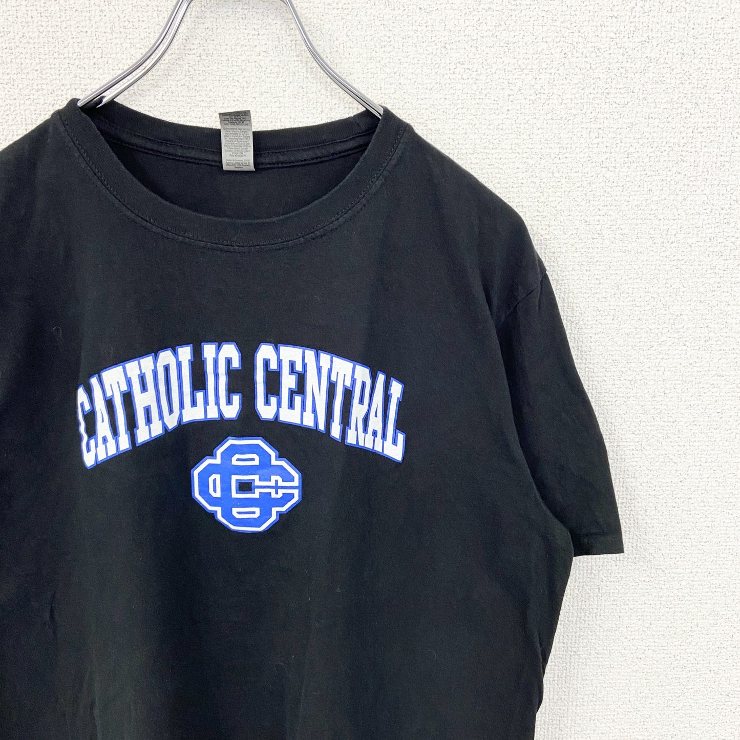 古着 used　GILDAN ギルダン　半袖クルーネックプリントTシャツ　CATHOLIC CENTRAL　黒　ブラック　Mサイズ