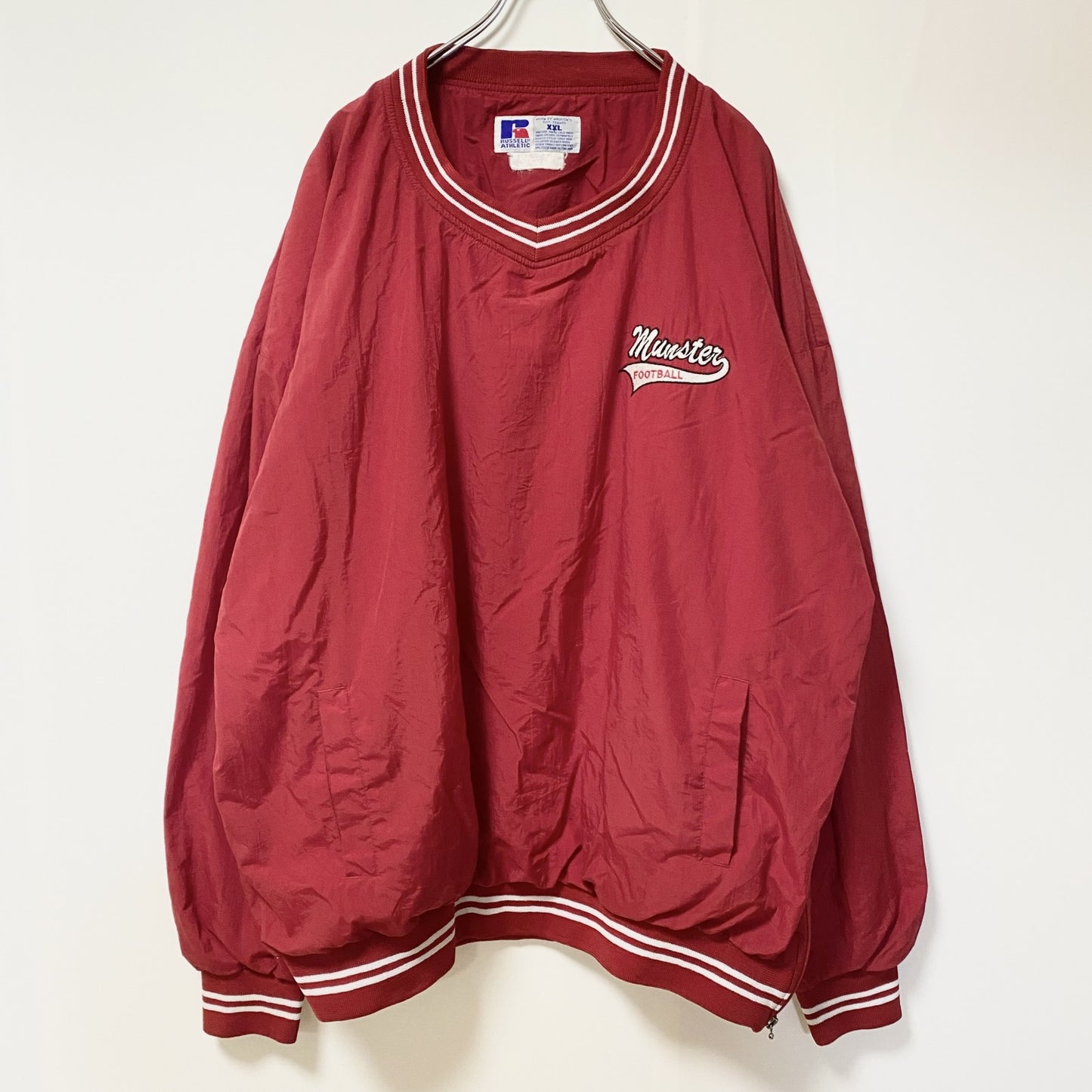 古着 used　RUSSELL ATHLETIC　長袖刺繍ナイロンプルオーバー　ウインドブレーカー　フットボール　赤　XXLサイズ