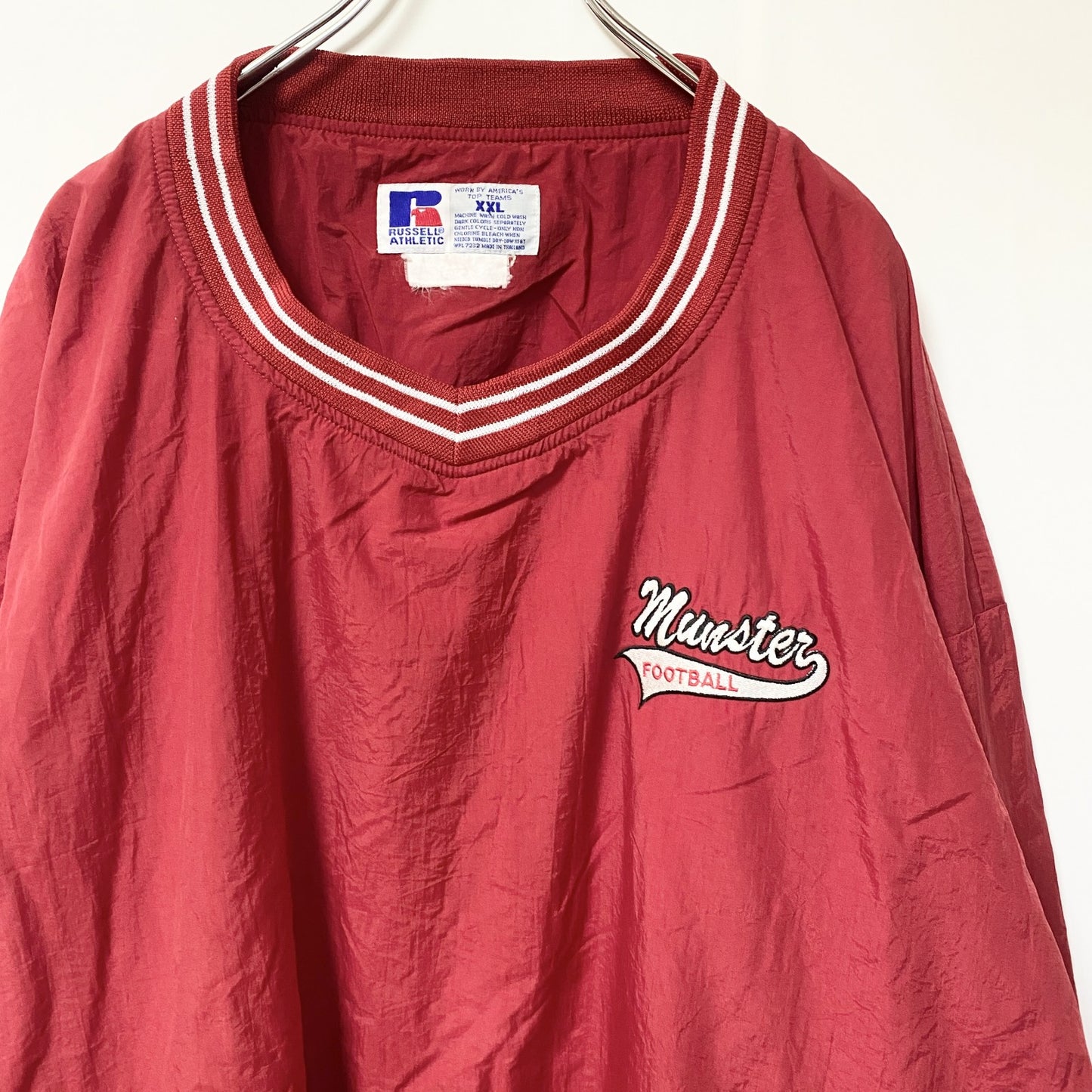古着 used　RUSSELL ATHLETIC　長袖刺繍ナイロンプルオーバー　ウインドブレーカー　フットボール　赤　XXLサイズ
