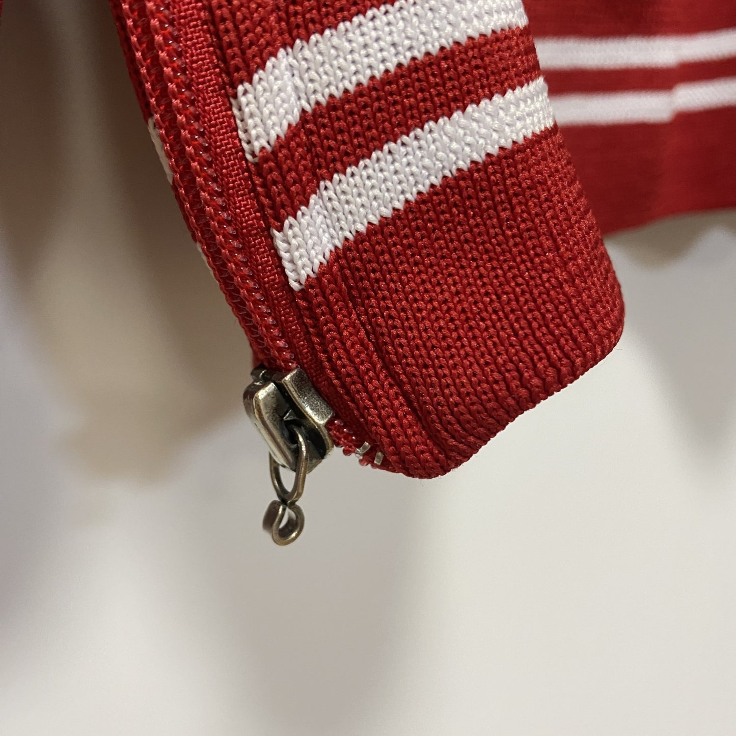 古着 used　RUSSELL ATHLETIC　長袖刺繍ナイロンプルオーバー　ウインドブレーカー　フットボール　赤　XXLサイズ