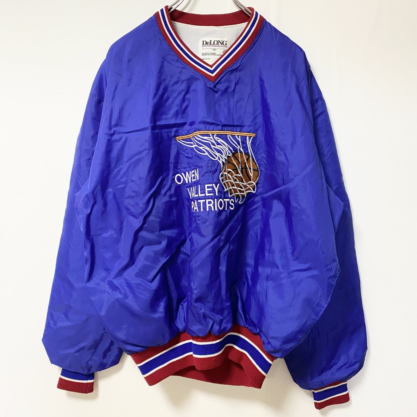 古着 used　DeLONG　長袖刺繍ナイロンプルオーバー　ウインドブレーカー　バスケ　レトロデザイン　Vネック　青　Lサイズ