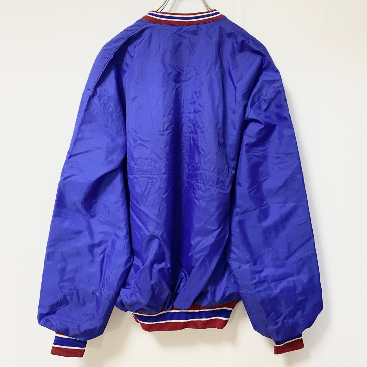 古着 used　DeLONG　長袖刺繍ナイロンプルオーバー　ウインドブレーカー　バスケ　レトロデザイン　Vネック　青　Lサイズ