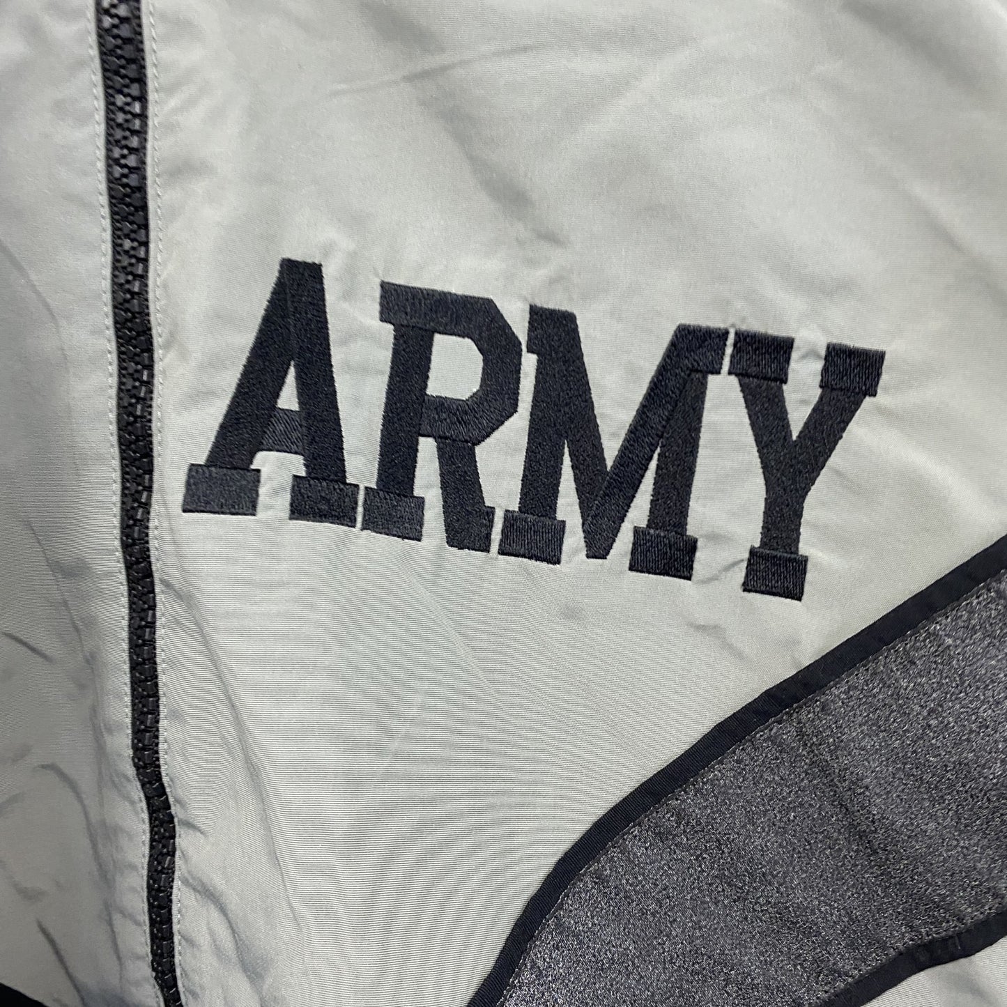 00s　U.S.ARMY　IPFU　トレーニングジャケット　フルジップジャケット　ミリタリー　ヴィンテージ　カーキ　Mサイズ