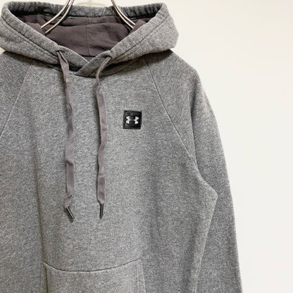 古着 used　UNDER ARMOUR　アンダーアーマー　長袖ワッペン刺繍パーカー　スウェットプルオーバー　グレー　秋冬服