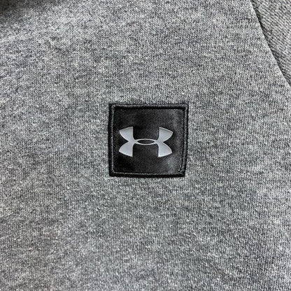 古着 used　UNDER ARMOUR　アンダーアーマー　長袖ワッペン刺繍パーカー　スウェットプルオーバー　グレー　秋冬服