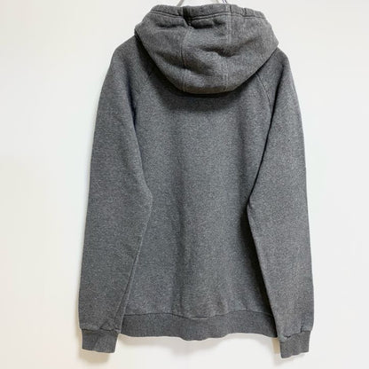 古着 used　UNDER ARMOUR　アンダーアーマー　長袖ワッペン刺繍パーカー　スウェットプルオーバー　グレー　秋冬服