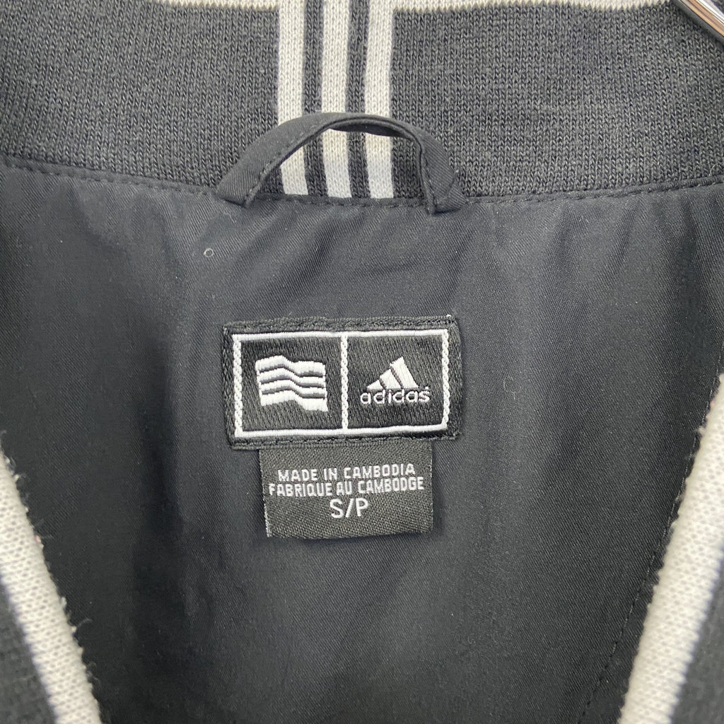 古着 used　adidas アディダス　CLIMAPROOF　長袖ナイロンプルオーバー　Vネック　ワンポイント刺繍　黒　Sサイズ