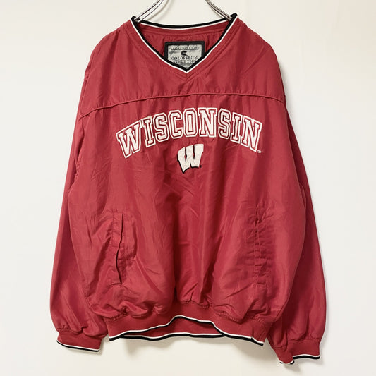 古着 used　ウィスコンシン大学　長袖カレッジ刺繍ナイロンプルオーバー　ウインドブレーカー　Vネック　レトロ　赤　Mサイズ