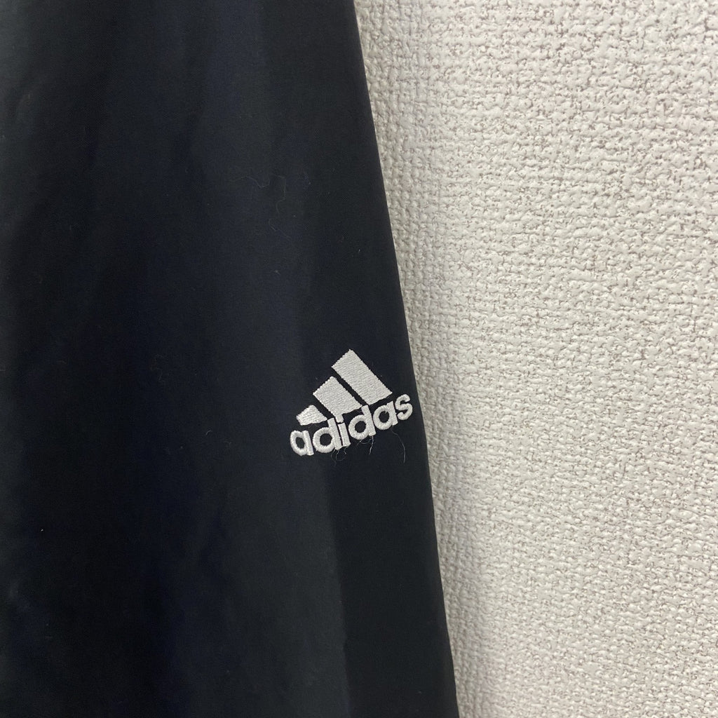 古着 used　adidas アディダス　CLIMAPROOF　長袖ナイロンプルオーバー　Vネック　ワンポイント刺繍　黒　Sサイズ
