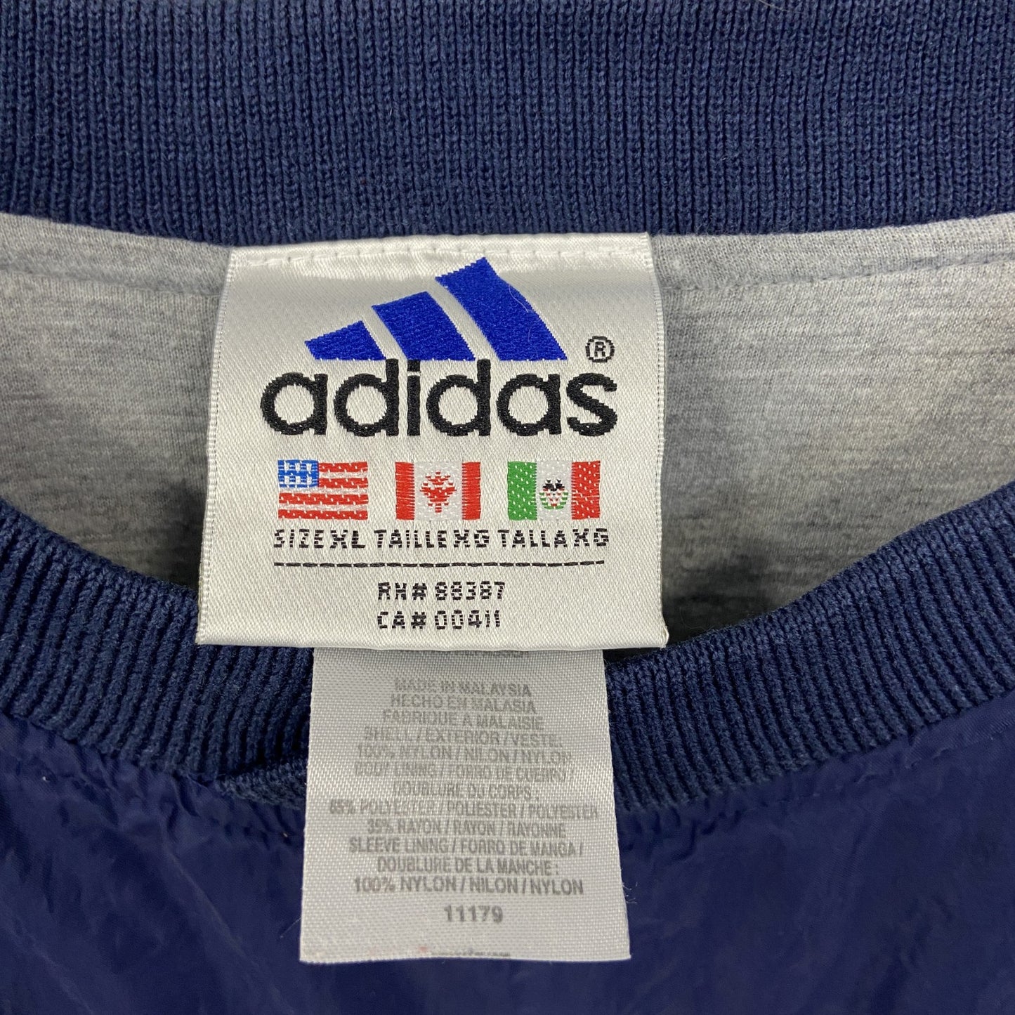 古着 used　adidas アディダス　90s　長袖ナイロンプルオーバー　Vネック　ウォームアップウェア　ネイビー　Lサイズ