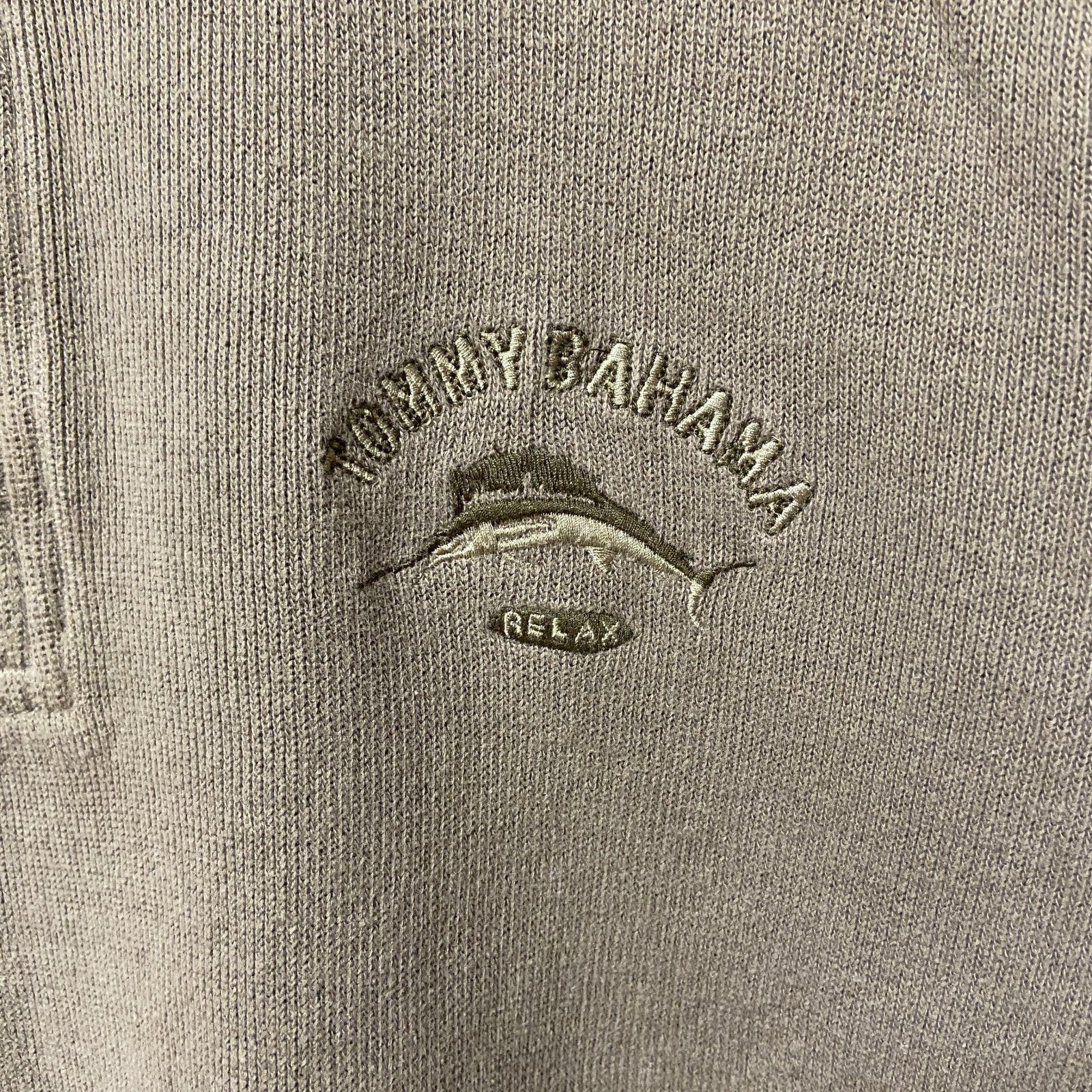 古着 used　Tommy Bahama　長袖ハーフジップセーター　ハイネックニット　ワンポイント刺繍　ベージュ　ブラウン　秋冬服