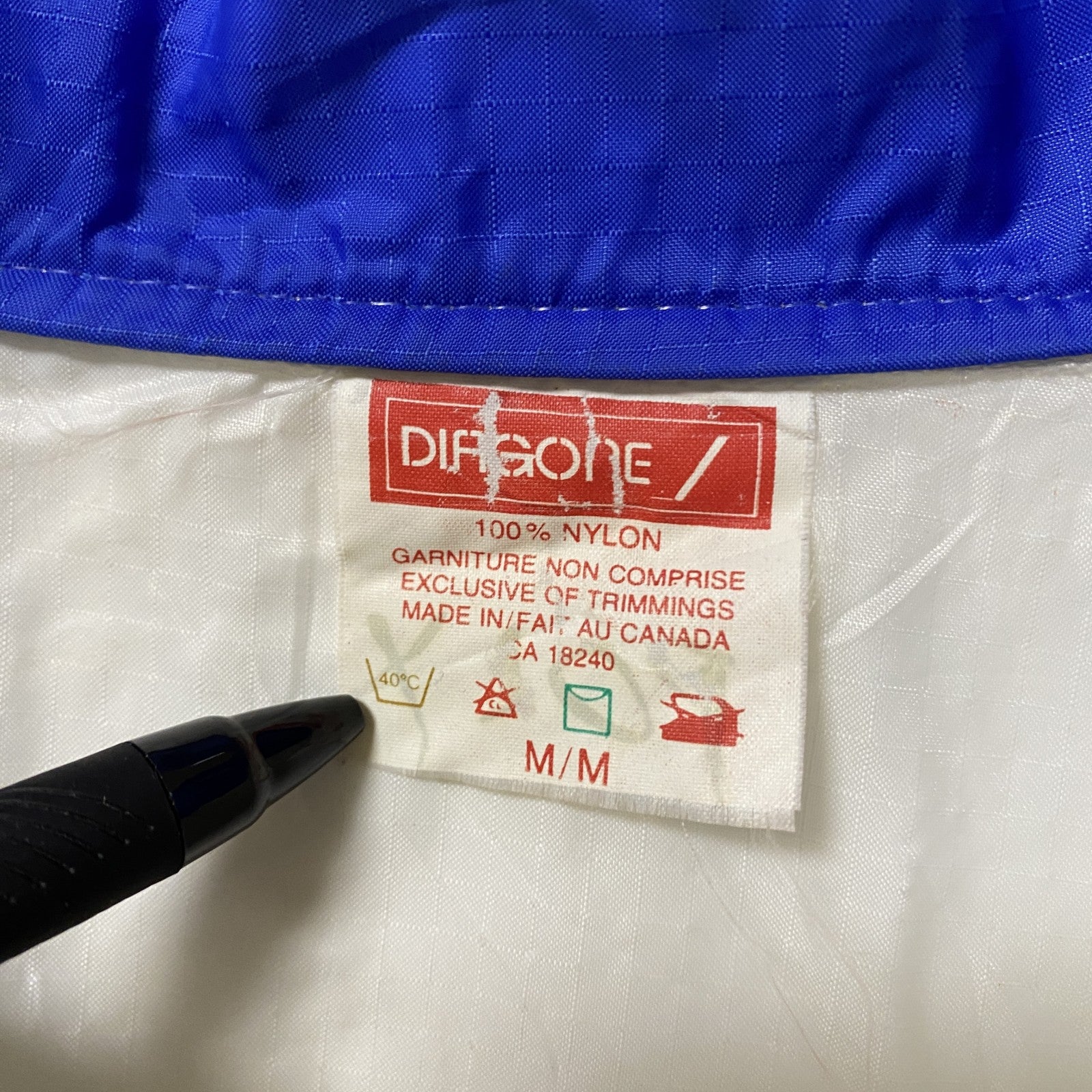 古着 used　DIAGORE　長袖ワンポイント刺繍ナイロンジャケット　ライトアウター　刺　レトロデザイン　青　白　Mサイズ