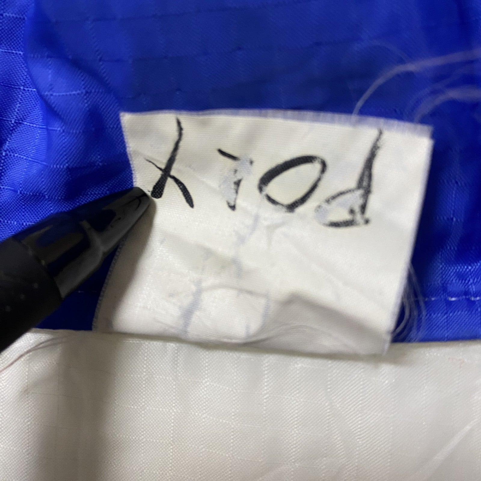 古着 used　DIAGORE　長袖ワンポイント刺繍ナイロンジャケット　ライトアウター　刺　レトロデザイン　青　白　Mサイズ