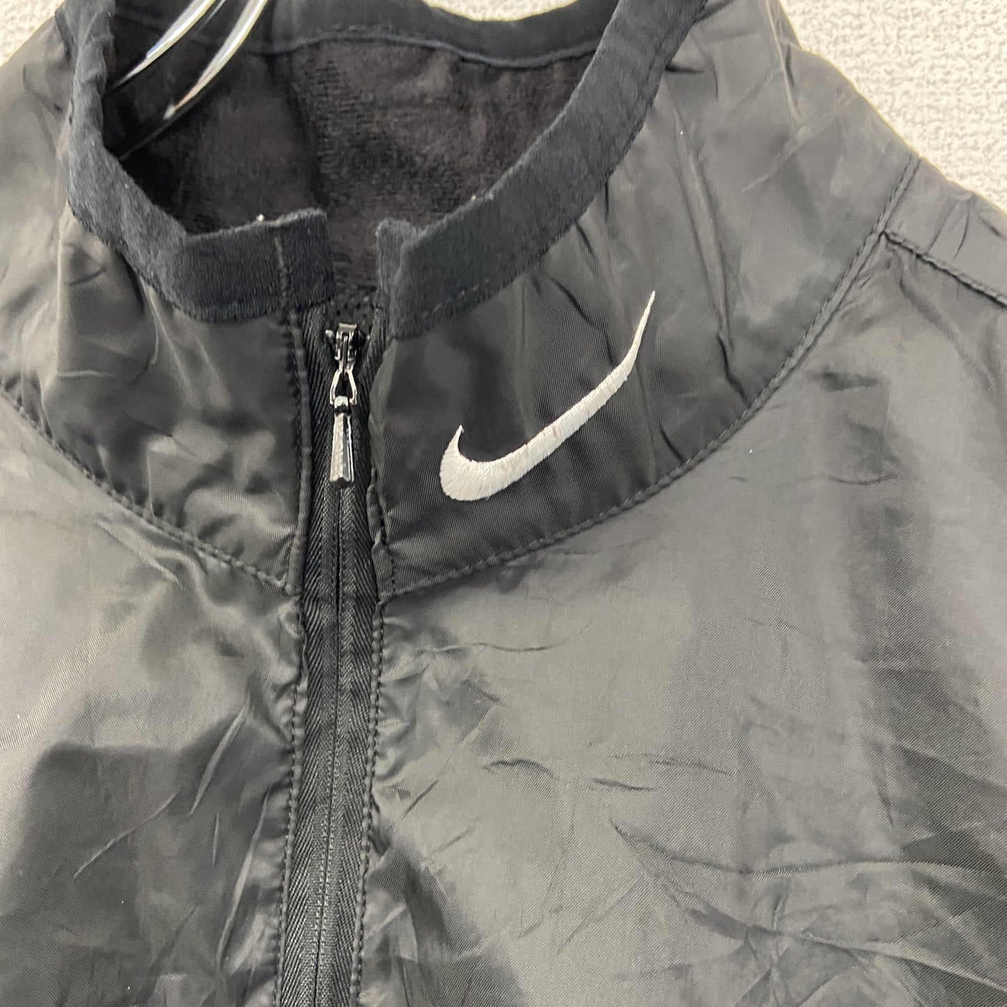 古着 used　NIKE ナイキ　90s　長袖ナイロンプルオーバー　ハーフジップ　ワンポイントロゴ刺繍　黒　ブラック　Mサイズ