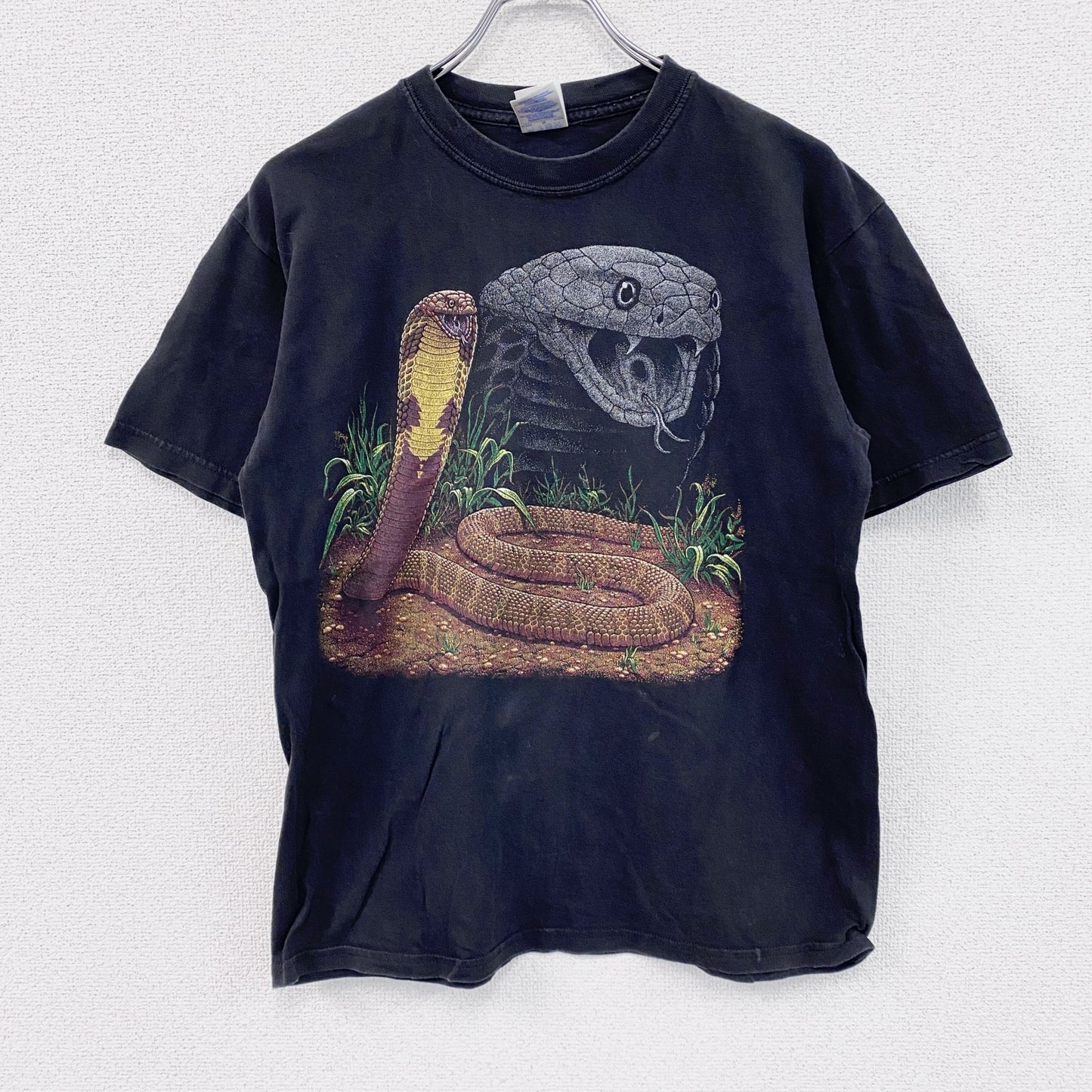 GILDAN　ギルダン　半袖アニマルプリントTシャツ　コブラ　黒　ブラック　Mサイズ　