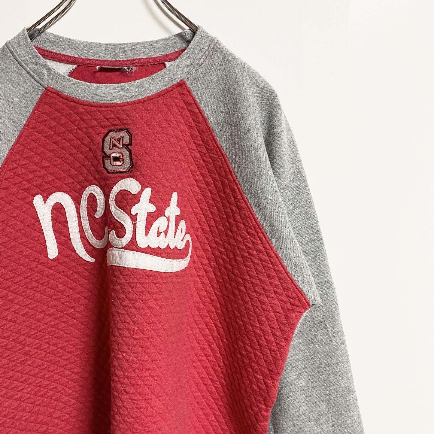 古着 used　NC STATE UNIVERSITY　長袖カレッジプリントスウェット　トレーナー　刺繍　キルティング　レトロ