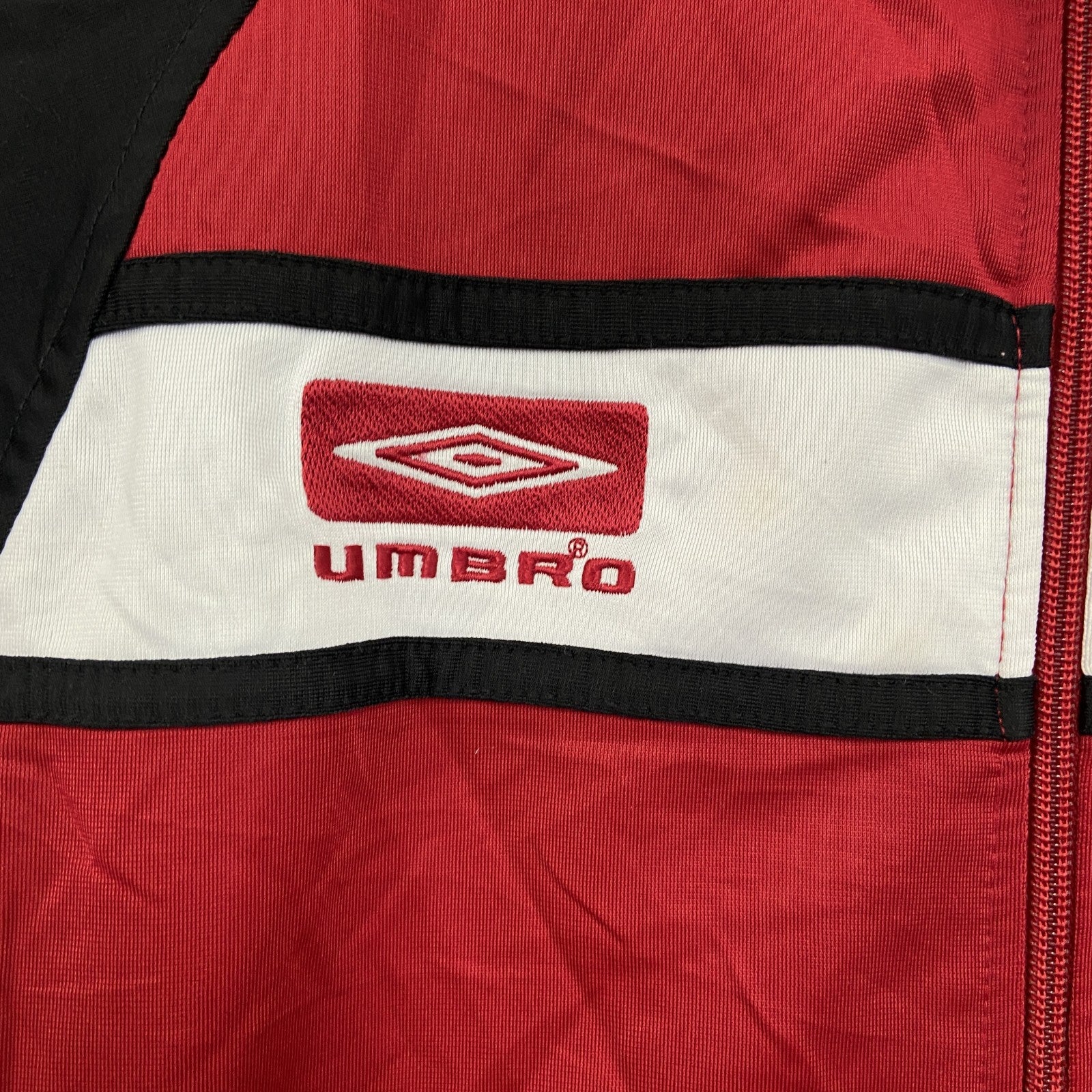 Umbro　アンブロ　トラックジャケット/ジャージ　トライカラー　赤　白　黒　152