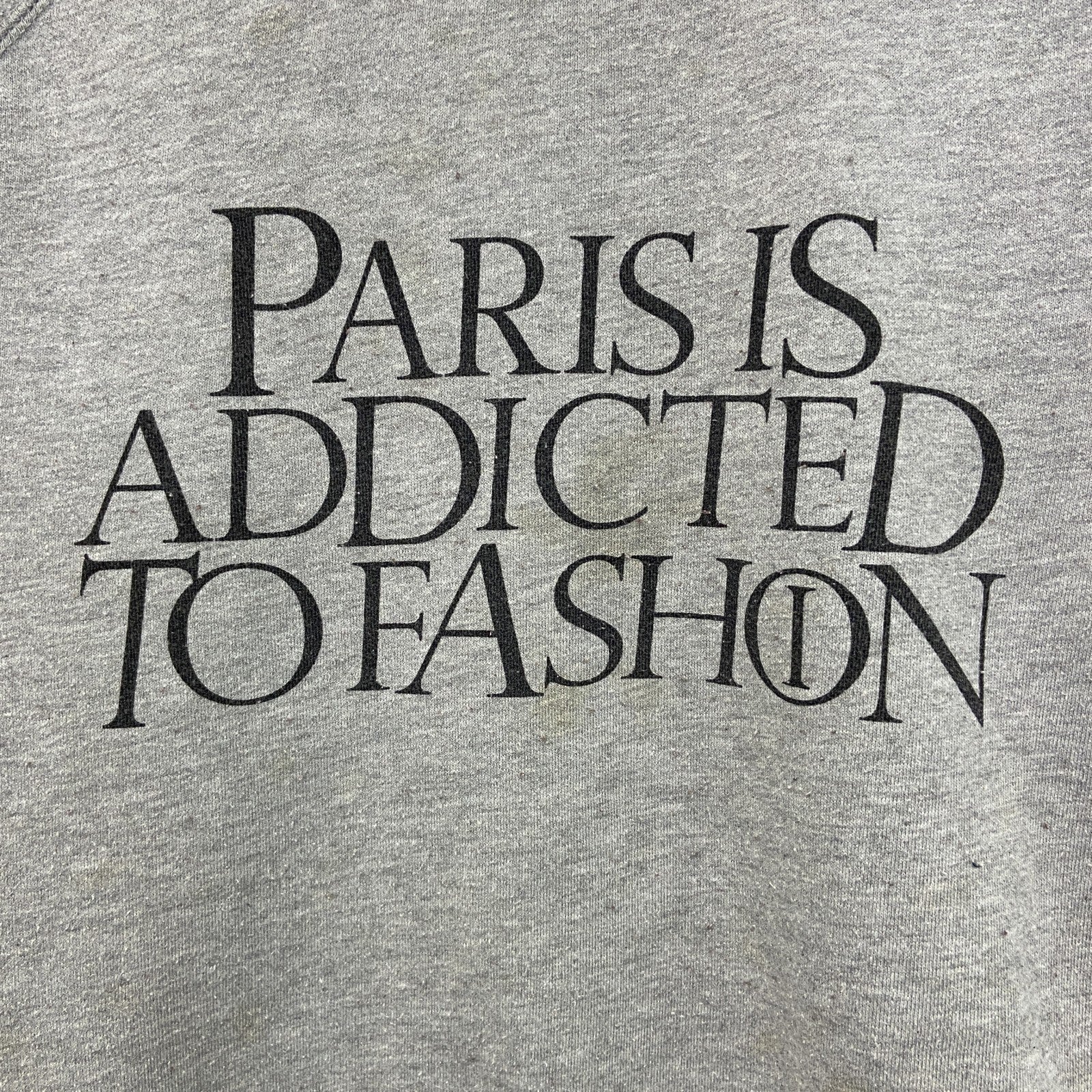 スウェット/トレーナー　ラグランスリーブ　3連プリント　メッセージ　英字プリント　Paris　パリ　ビックデザイン　灰色　グレー