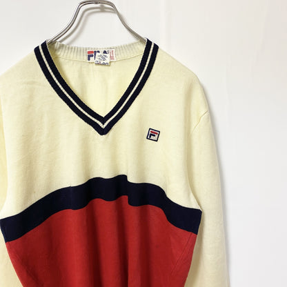 ～90s　FILA　フィラ　長袖Vネックアクリルニットセーター　刺繍ロゴ　ワンポイント　マルチカラー　白　ホワイト　XLサイズ