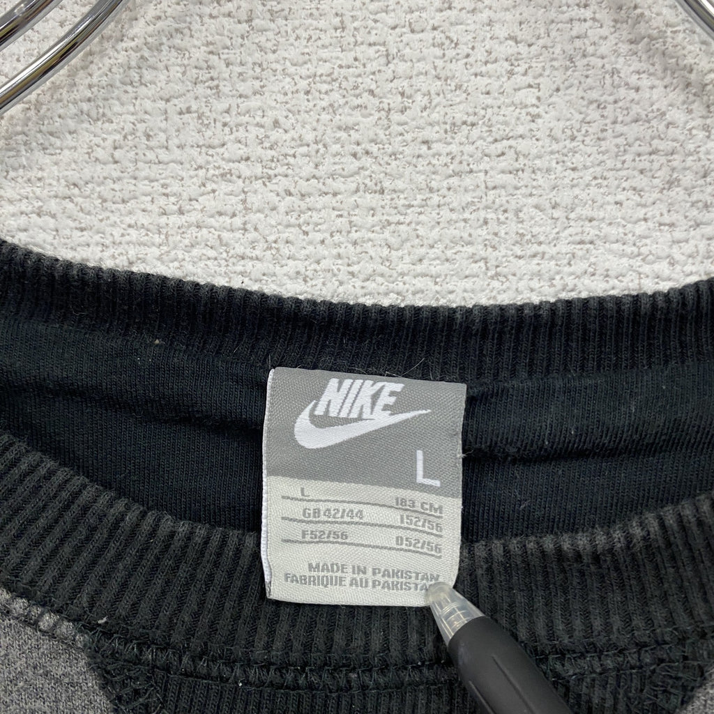 NIKE　ナイキ　スウェット/トレーナー　前V　刺繡ロゴ　灰色　グレー　Lサイズ
