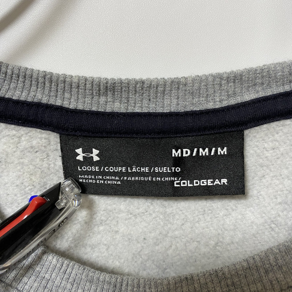 古着 used　UNDER ARMOUR アンダーアーマー　長袖ワンポイントロゴプリントスウェット　トレーナー　グレー　Mサイズ