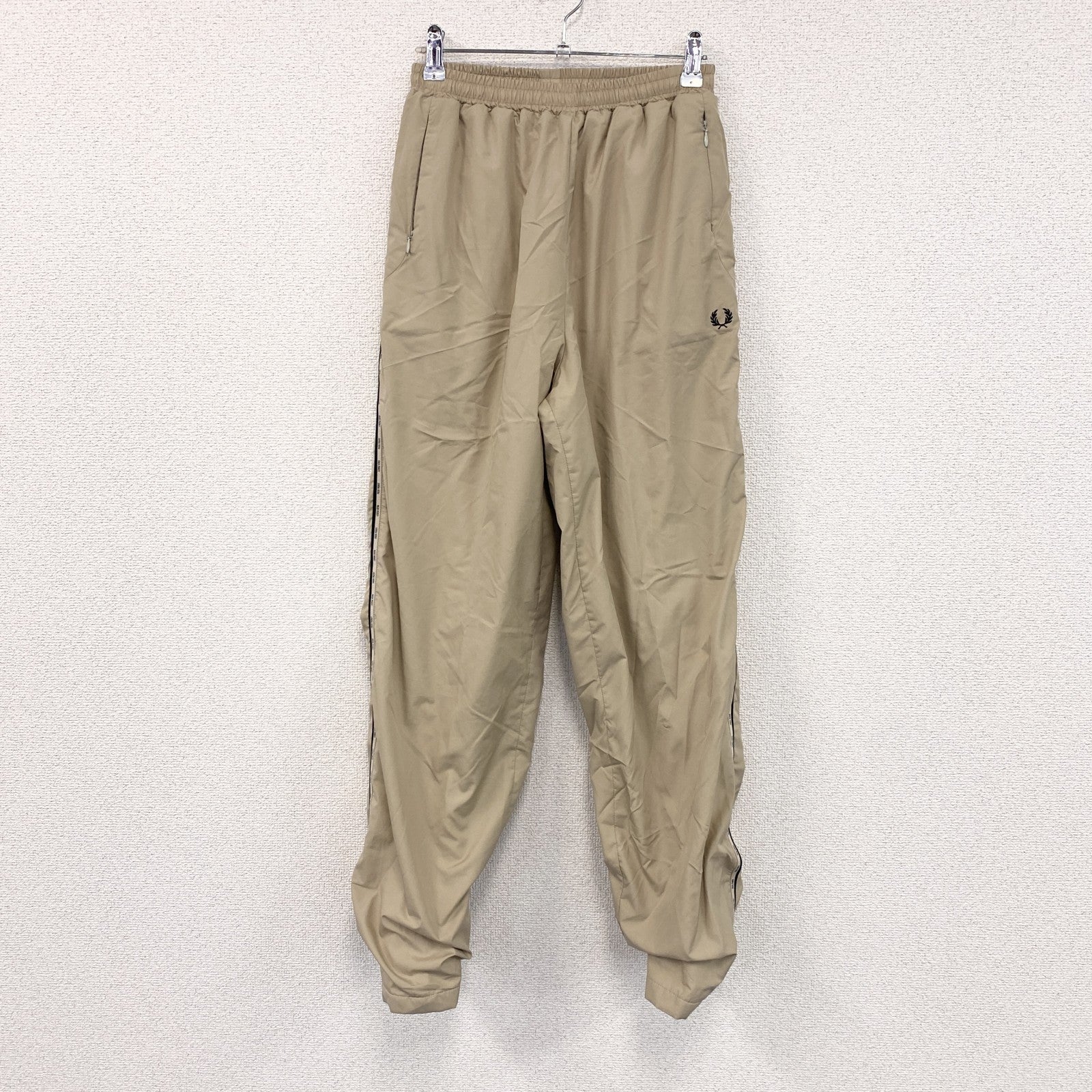 FRED PERRY　フレッドペリー　トラックパンツ　サイドライン　ベージュ　Lサイズ