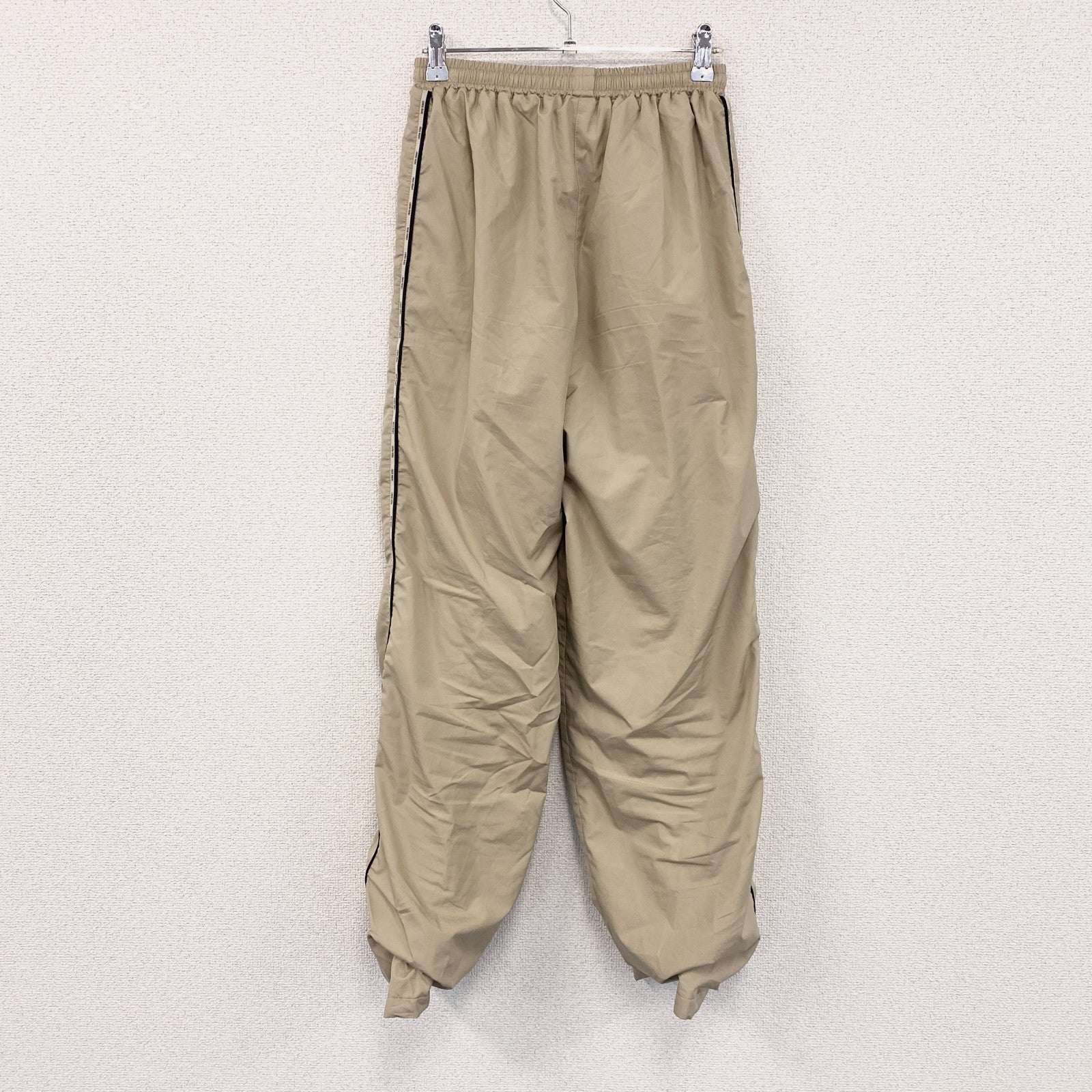 FRED PERRY　フレッドペリー　トラックパンツ　サイドライン　ベージュ　Lサイズ