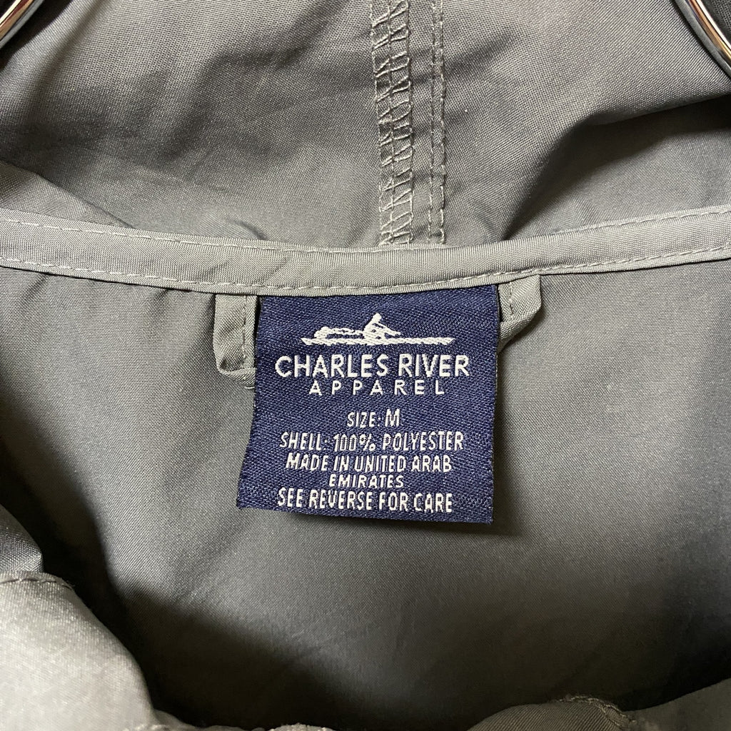 古着 used　CHARLES RIVER　長袖ハーフジップナイロンプルオーバー　ワンポイント刺繍　バレーボール　グレー　Mサイズ