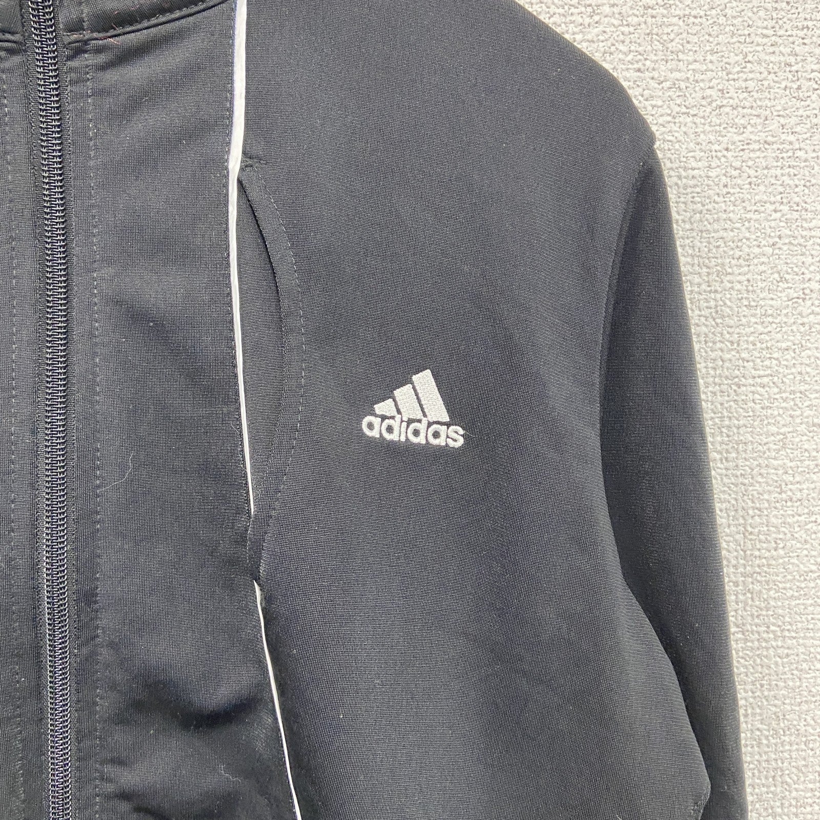 00s　adidas　アディダス　トラックジャケット/ジャージ　パフォーマンスロゴ　デカロゴ　刺繍ロゴ　ヴィンテージ　黒　ブラック　Lサイズ