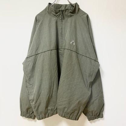 古着 used　IZOD アイゾッド　長袖ハーフジップナイロンプルオーバー　チェック柄　グレー　ワンポイント刺繡　Mサイズ