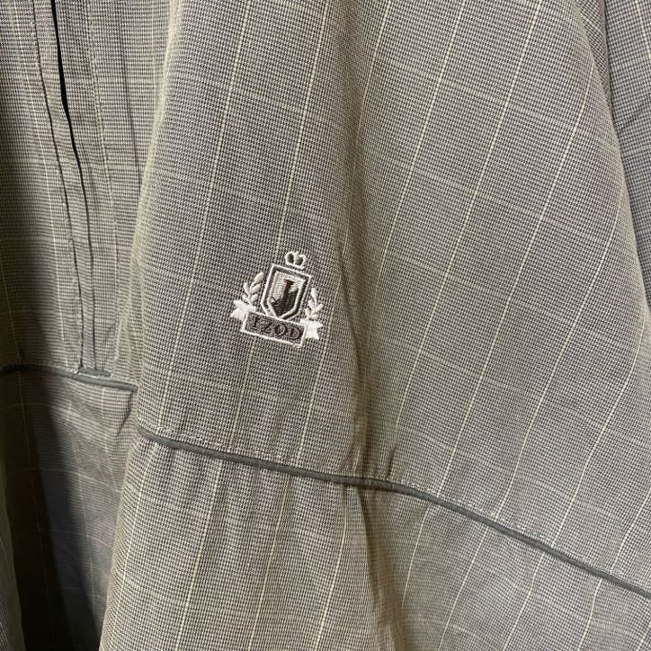 古着 used　IZOD アイゾッド　長袖ハーフジップナイロンプルオーバー　チェック柄　グレー　ワンポイント刺繡　Mサイズ