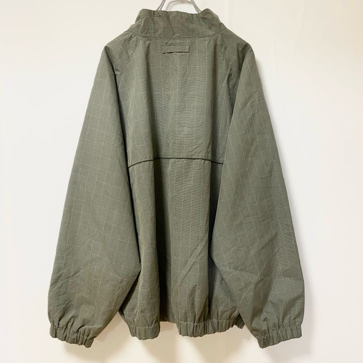 古着 used　IZOD アイゾッド　長袖ハーフジップナイロンプルオーバー　チェック柄　グレー　ワンポイント刺繡　Mサイズ